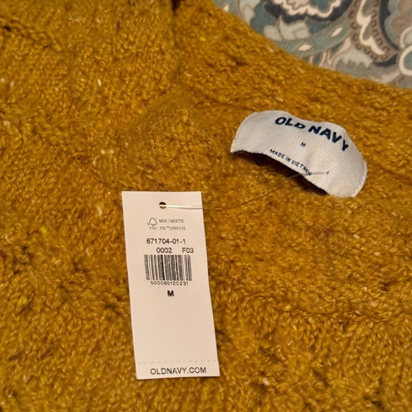 Old Navy women's sweater - Picture 2 of 5